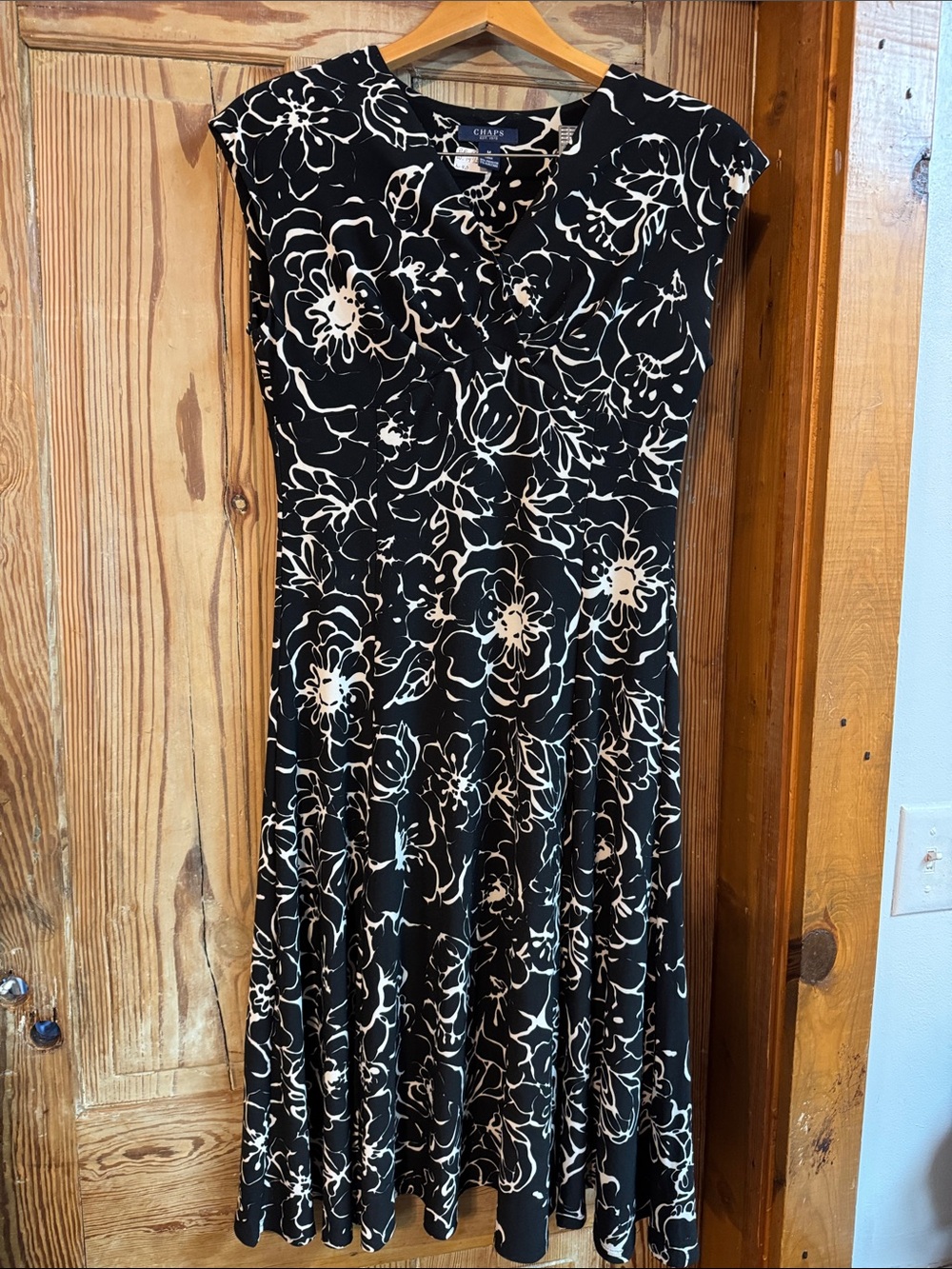 Chaps Med Black & White Floral Midi Fit-and-Flare Dress cross bust